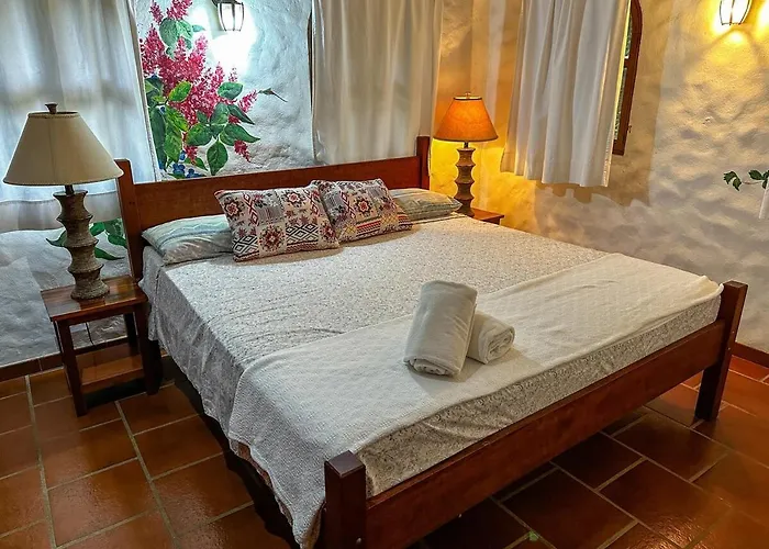Apartamento 47 Hilltop Retreat Ocean Garden Views