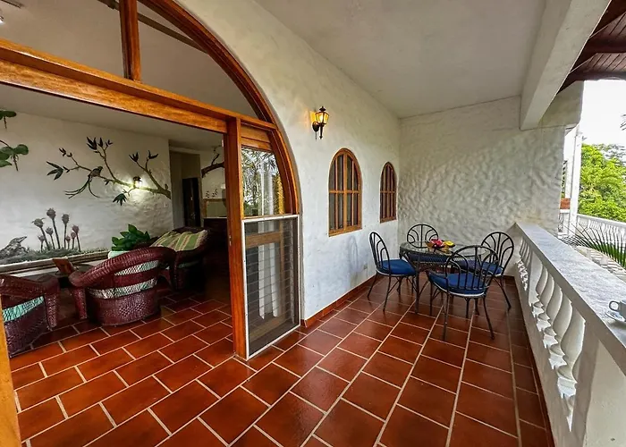 47 Hilltop Retreat Ocean Garden Views Apartamento