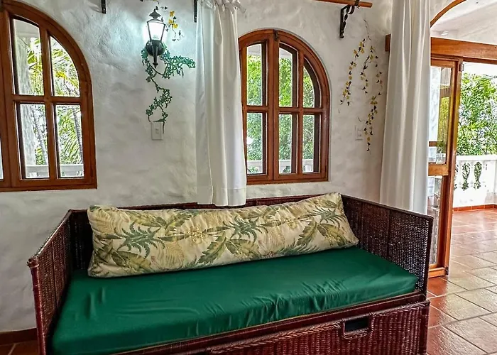 Apartamento 47 Hilltop Retreat Ocean Garden Views