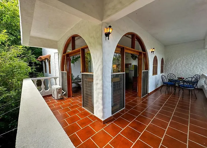 Apartamento 47 Hilltop Retreat Ocean Garden Views