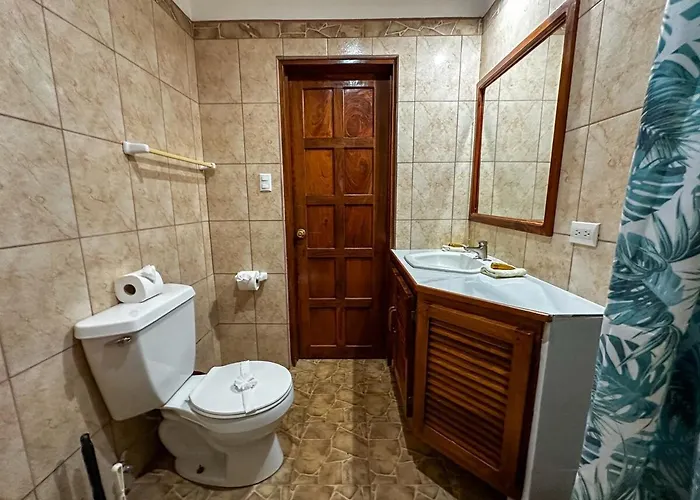 Apartamento 47 Hilltop Retreat Ocean Garden Views