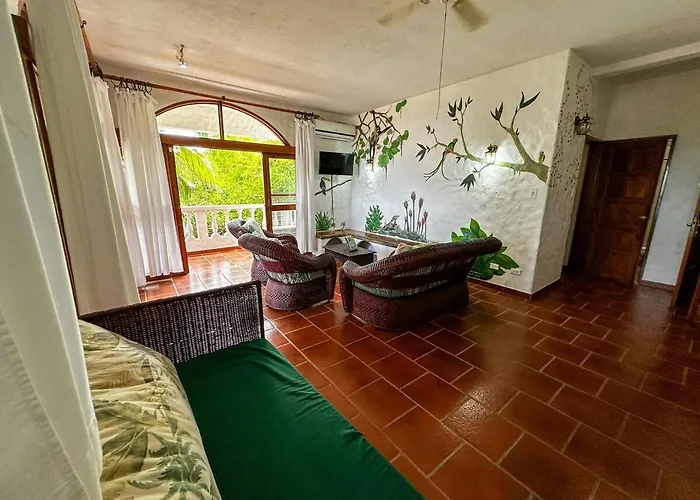 Apartamento 47 Hilltop Retreat Ocean Garden Views *