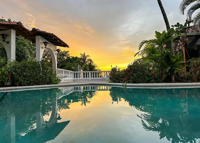 47 Hilltop Retreat Ocean Garden Views *